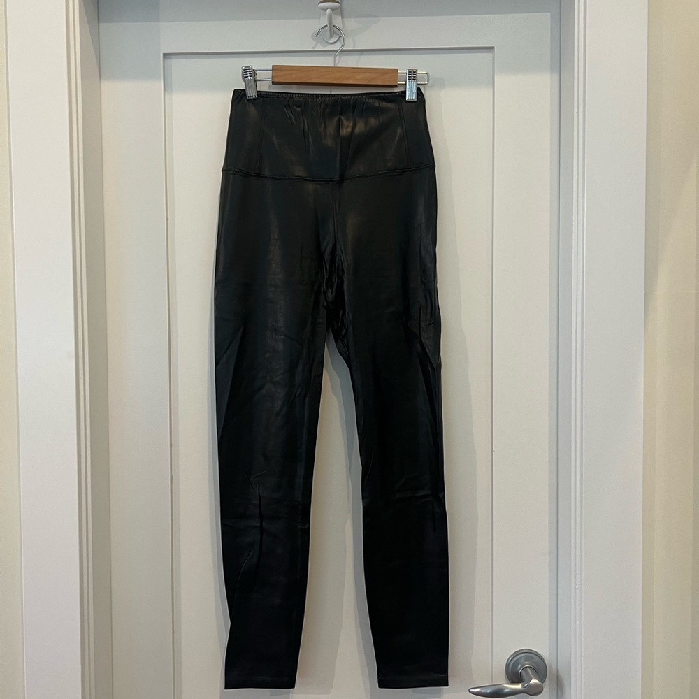 Aritzia Wilfred Free Vegan Leather Leggings – Black – Size Small